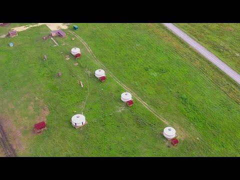 Видео: ЮРТОЧНЫЙ ЛАГЕРЬ за неделю/Собираем юрту у Красноярского моря/Современные юрты