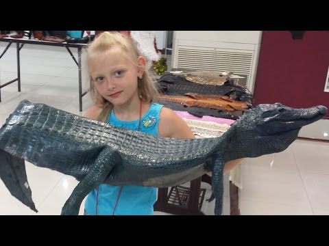 Видео: Фабрика изделий из кожи в Паттайе / Leather goods factory in Pattaya