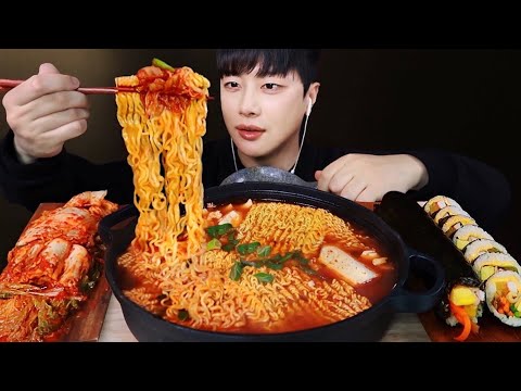 Видео: Острая лапша, кимчи, кимпап и рамен мукбанг! mukbang asmr