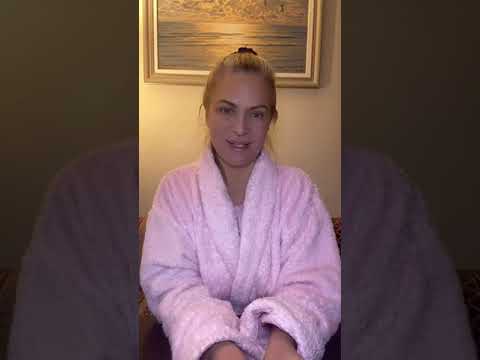 Видео: Не носи драные колготки, если есть новые:)