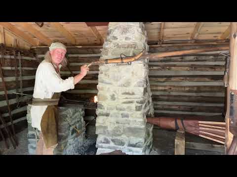 Видео: Проект начинающего кузнеца — каминные кузнецы XVIII века: насколько это просто? | Сделай сам | FR...