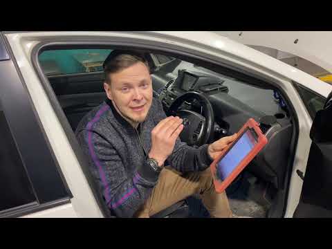 Видео: Toyota Prius - проверка батареи (ВВБ, гибридной системы)