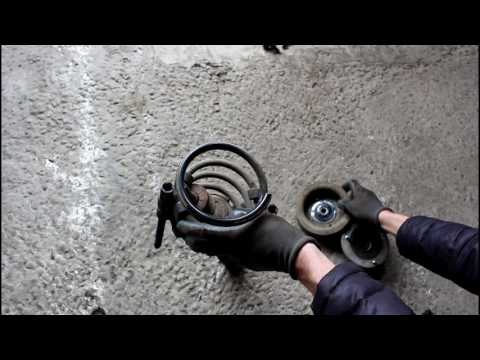 Видео: BMW 530i e60 4WD 2006 года Замена пружины передней стойки