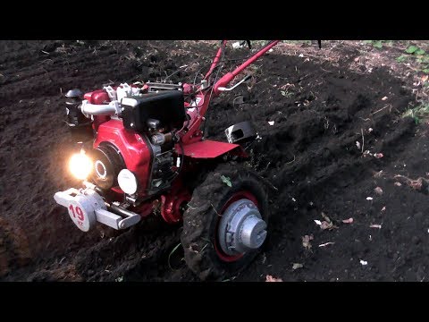Видео: Осенняя вспашка дизельным мотоблоком "ХОПЕР "/Autumn plowing with a diesel motor-block.