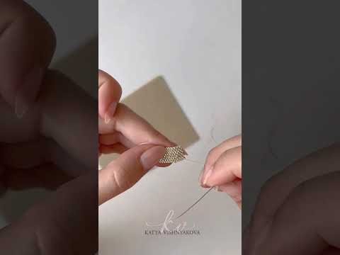 Видео: Как поменять нить при плетении? Показываю ✨ #бисер #бисероплетение #лайфхаки #кольцоизбисера #нитки
