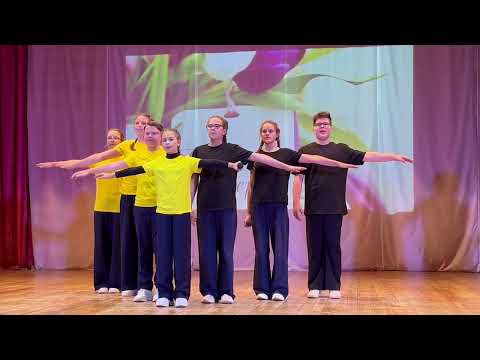 Видео: "Баллада о красках",Р.Рождественский, хоровое чтение, группа, 11-12 лет