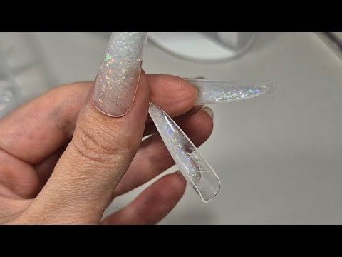 Видео: Нарощення нігтів на верхні форми