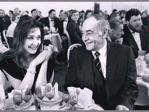 Видео: Вспоминая Вячеслава Тихонова (песни в его исполнении)