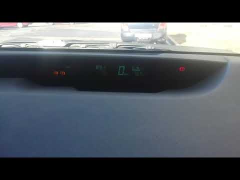 Видео: Приус 20 светятся индикаторы АБС, !, и стояночный тормоз делаем зброс ошибок.