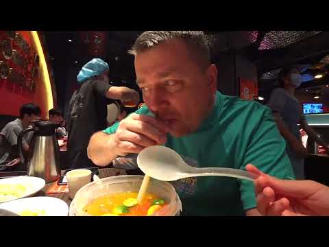 Видео: ЕДА В КИТАЕ 🥘 БОЛЬШОЙ КОТЁЛ С МЯСОМ