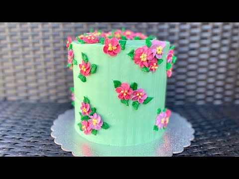 Видео: How to make a floral butter cream cake / Как сделать торт с кремовыми цветами
