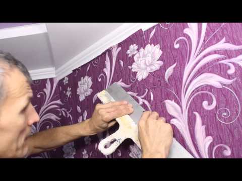 Видео: Поклейка обоев над дверью Секреты поклейки обоев.