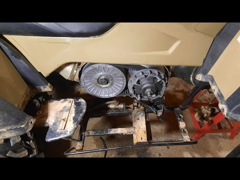 Видео: Замена грузов вариатора и не снимается вариатор linhai 550 #рекомендации