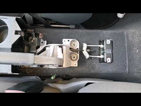 Видео: установка подлокотника VW Jetta / Golf V Einbauanleitung für die Mittelarmlehne Golf V