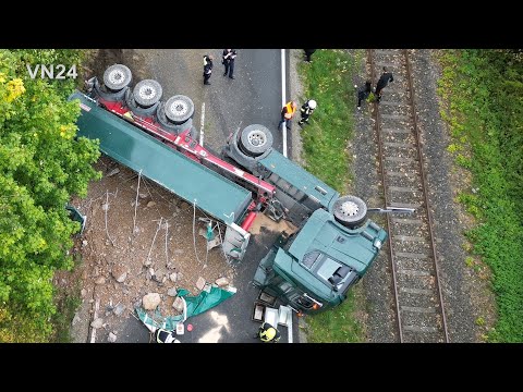 Видео: 14-10-2022 - ВН24 - Эвакуация перевернувшегося полуприцепа-самосвала