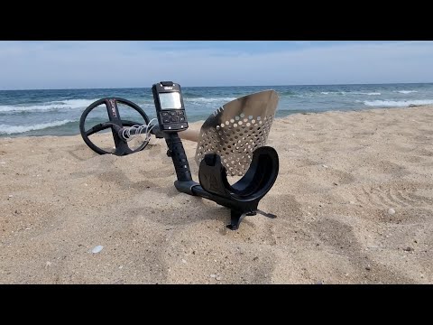 Видео: Поиск золота. Пляжный коп.Поиск золота на пляже в Болгарии XP DEUS 2
