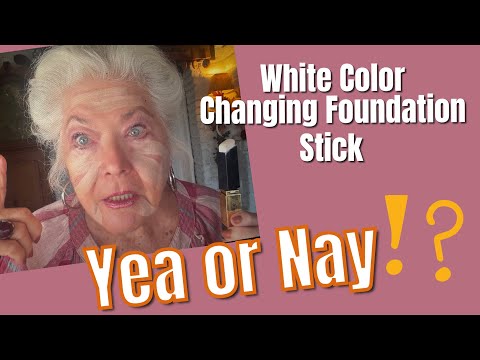 Видео: Посмотрите, как я наношу белый макияж, меняющий цвет. Это «по-настоящему»?