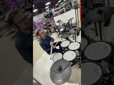 Видео: Презентация Roland TD-17KV - основные отличия от предыдущего поколения.