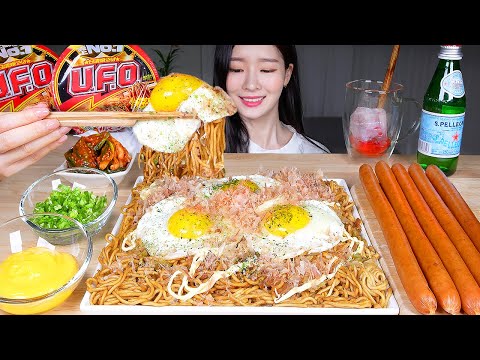 Видео: ASMR MUKBANG | Ароматная лапша якисоба рамен ★ Длинная колбаса, Па-Кимчи, Сыр, Острый перец чили