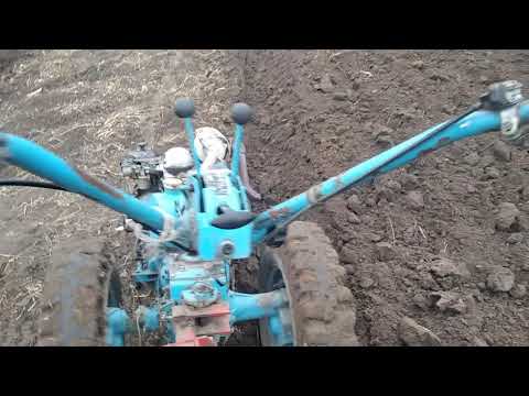 Видео: Осенья вспашка мотоблоком МТЗ 12 уд 25