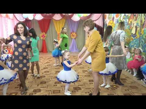 Видео: Танец: "Мама и дочка"
