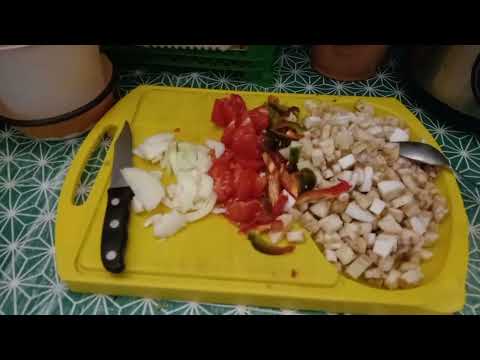 Видео: Старая печь. Топлю. Готовлю. Киска на прогулке с нами первый раз. 