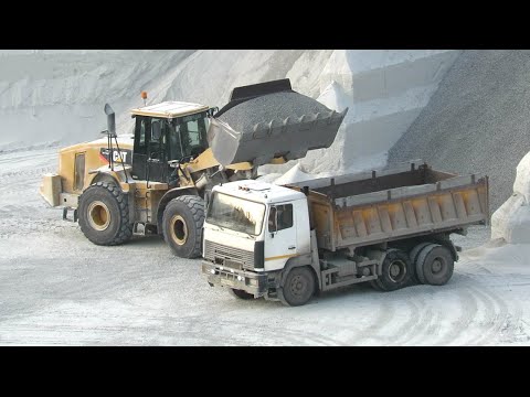 Видео: Самосвал МАЗ-6501 погрузка щебня