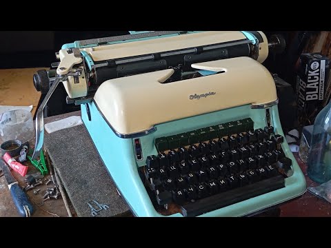 Видео: Олимпия СГ1 - обзор | печатная пишущая машинка Olympia SG1 typewriter