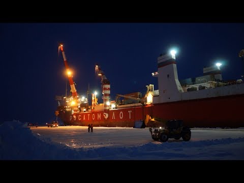 Видео: Атомные ледоколы и лихтеровоз Севморпуть в р-не порта Сабетта.