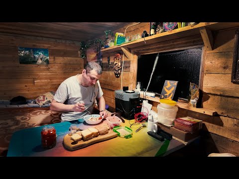 Видео: ОДИН В ЛЕСУ \ НОЧУЮ В ТАЁЖНОЙ ИЗБУШКЕ \ НЕВЕРОЯТНО! НА УТРО ОБНАРУЖИЛ ПРОПАЖУ