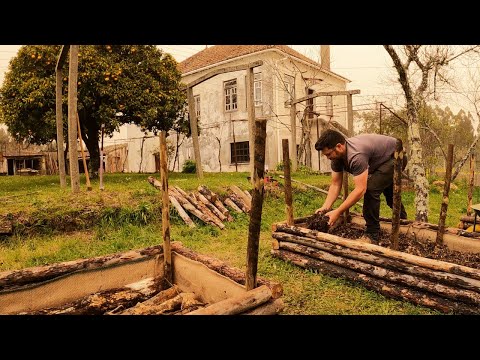 Видео: Эксперимент Hügelkultur: захоронение брёвен, листьев и других органических материалов в наших выс...