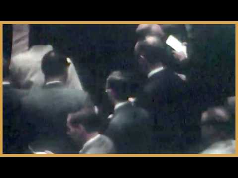 Видео: Люди становятся лошадьми