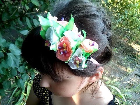 Видео: Ободок  для начинающих с цветами из лент 5 см Мастер-класс канзаши