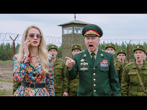 Видео: Вся казарма была ошеломлена! Кто эта женщина, которая заставила офицера потерять над собой контроль