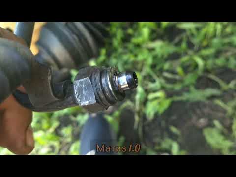 Видео: Меняем штуцер ГУР Форд Фокус 2 дорестайл. Течёт ГУР.