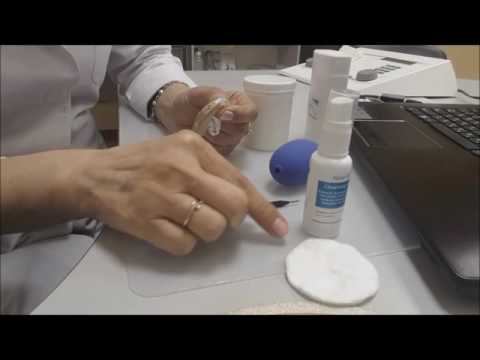 Видео: Слуховой аппарат. Чистка и уход.