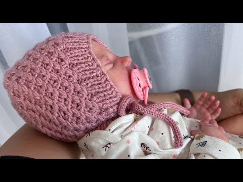 Видео: Детская шапочка - чепчик спицами для новорожденного. Очень подробный мастер-класс