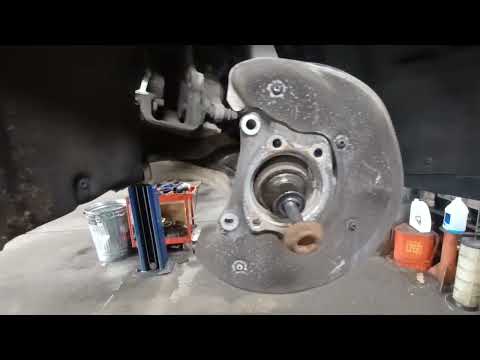 Видео: Замена переднего ступичного подшипника AUDI A5/A4 2010 года