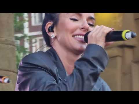 Видео: Юля Волкова – Я твоя не первая (live День города Москвы)