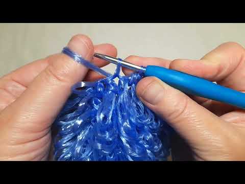Видео: Как вязать вытянутые петли крючком