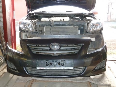 Видео: Снятие переднего бампера Toyota Corolla `08. Removing the front bumper.