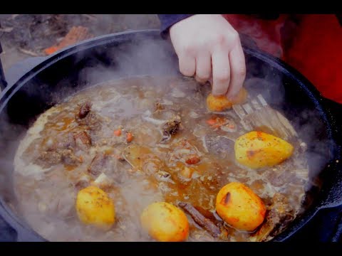 Видео: Мясо дикого кабана в казане с овощами. Удачная охота. и мясо и рыба.