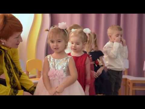 Видео: Свято весни і мами Молодша 1 Крicтiна