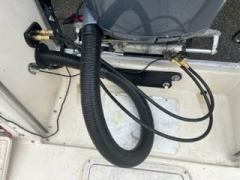 Видео: Установка фитинга переборки гидравлического трубопровода рулевого управления подвесного мотора