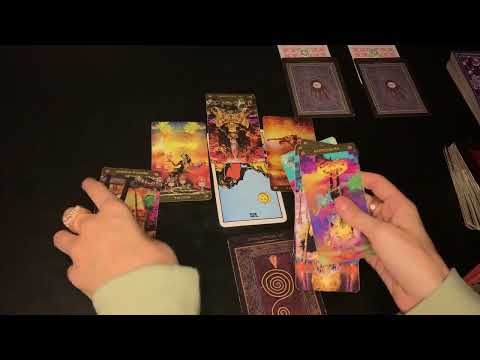 Видео: Куда утекает его/её внимание? Что беспокоит партнера? Аналитика на Таро. 2906