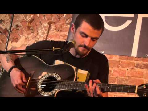 Видео: Anton Vosmoy - Конечности / live in Gegel' bar, 2013.08.02 (15)