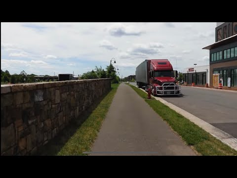 Видео: Обзор самого БОЛЬШОГО Тракстопа в МИРЕ | Продал Volvo VNL | Дальнобой в США