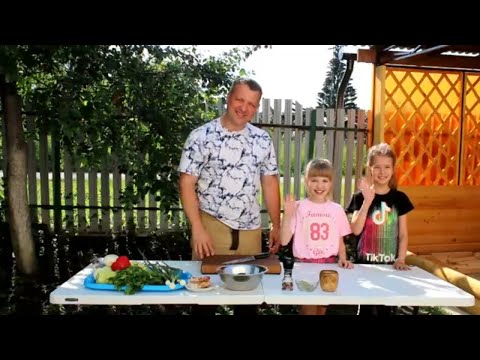 Видео: НЕЖНАЯ ИНДЮШИНАЯ ПЕЧЕНЬ С Овощами и Зеленью! В КАЗАНЕ НА КОСТРЕ!