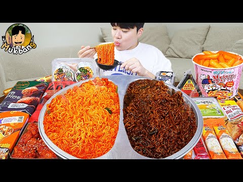 Видео: ASMR MUKBANG небольшой магазин, острый рамэн, хот-доги, кимбап, ттеокбокки !! Корейский магазин