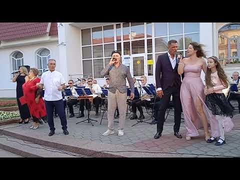 Видео: Из Бреста:,,Мы Желаем СЧАСТЬЯ Вам!!!,,